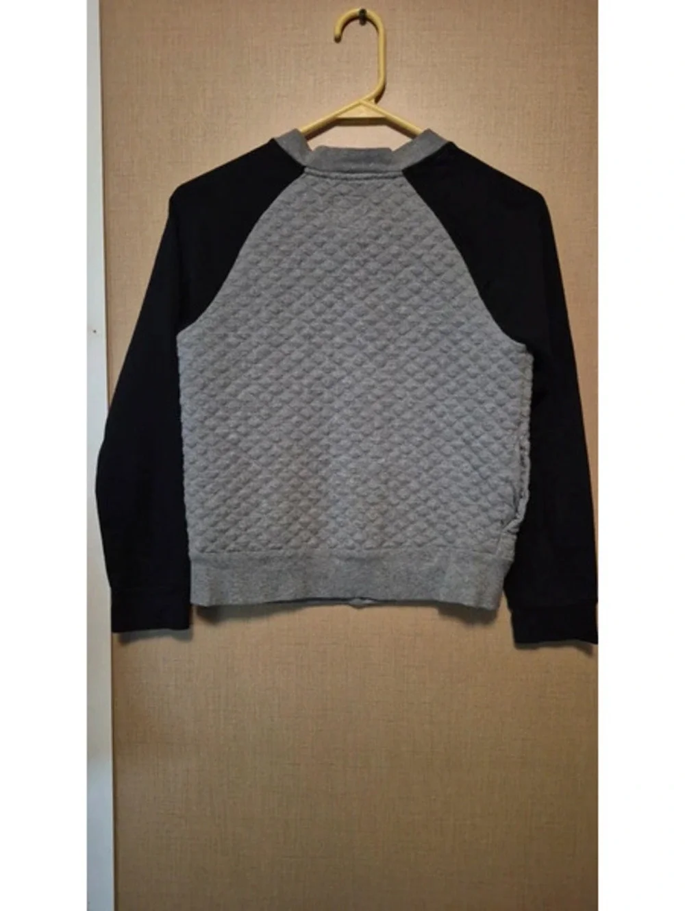 Old Navy Girls' Gray Quilted Full Zip Hoodie w Black Sleeves, Size Large (10-12)